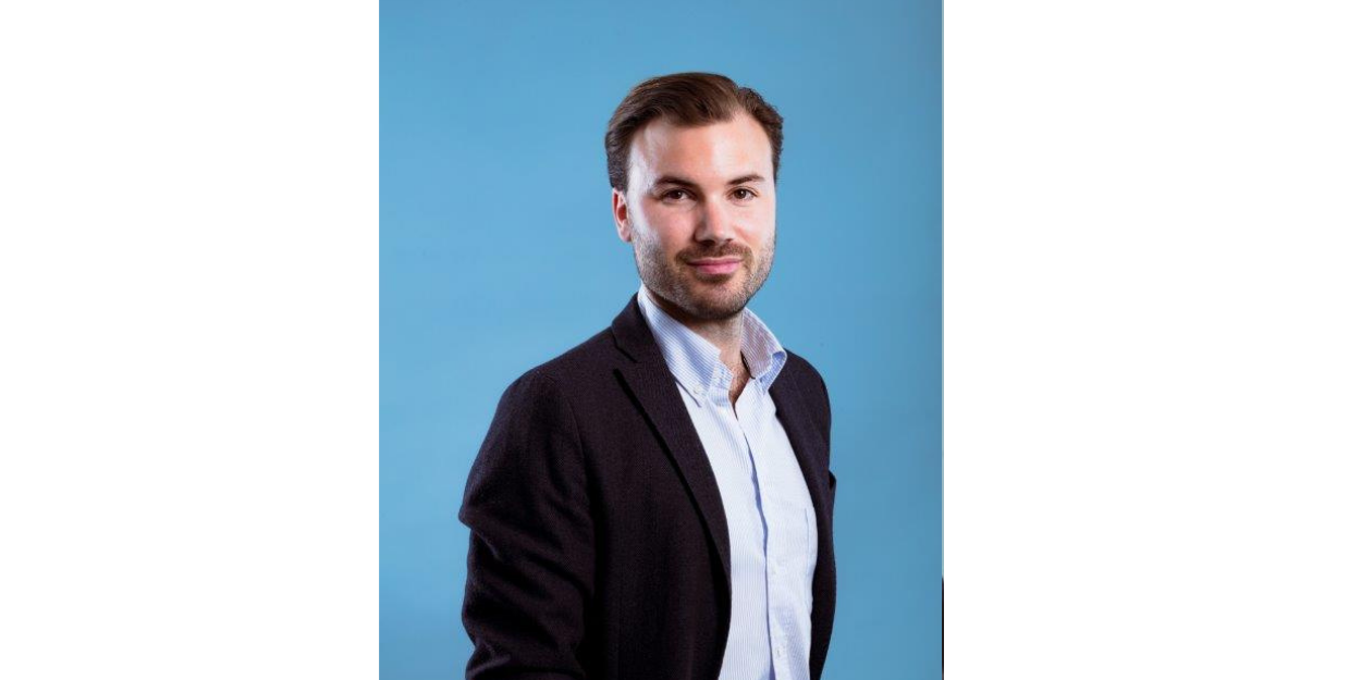 Speakers Adam loading=