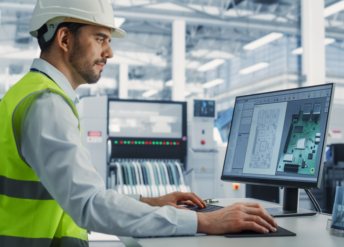 rsz_shutterstock_man at computer